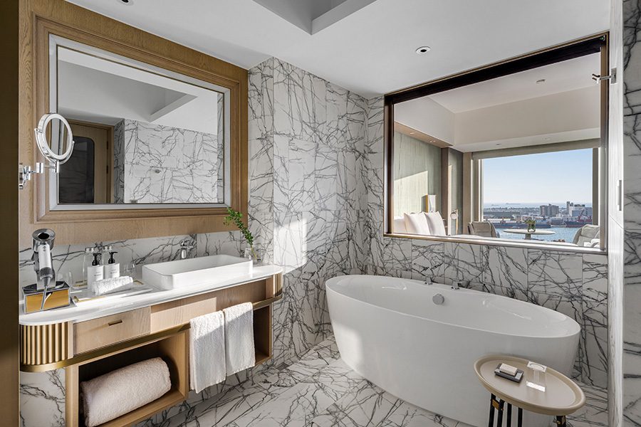 Intercontinental King Classic Harbor View bathroom